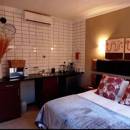 Best Overnight With Free Wifi. Modern & Private บลูมฟอนเทน ภายนอก รูปภาพ