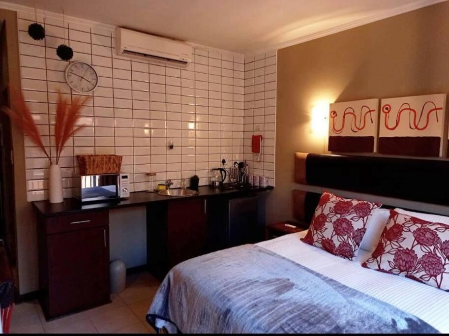 Best Overnight With Free Wifi. Modern & Private บลูมฟอนเทน ภายนอก รูปภาพ